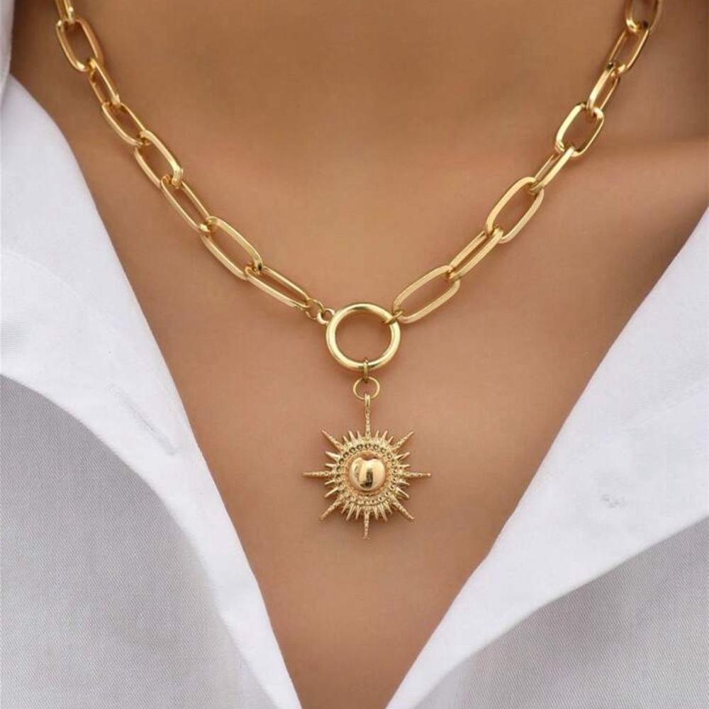 MACY DEPARTMENT STORE NECKLACE